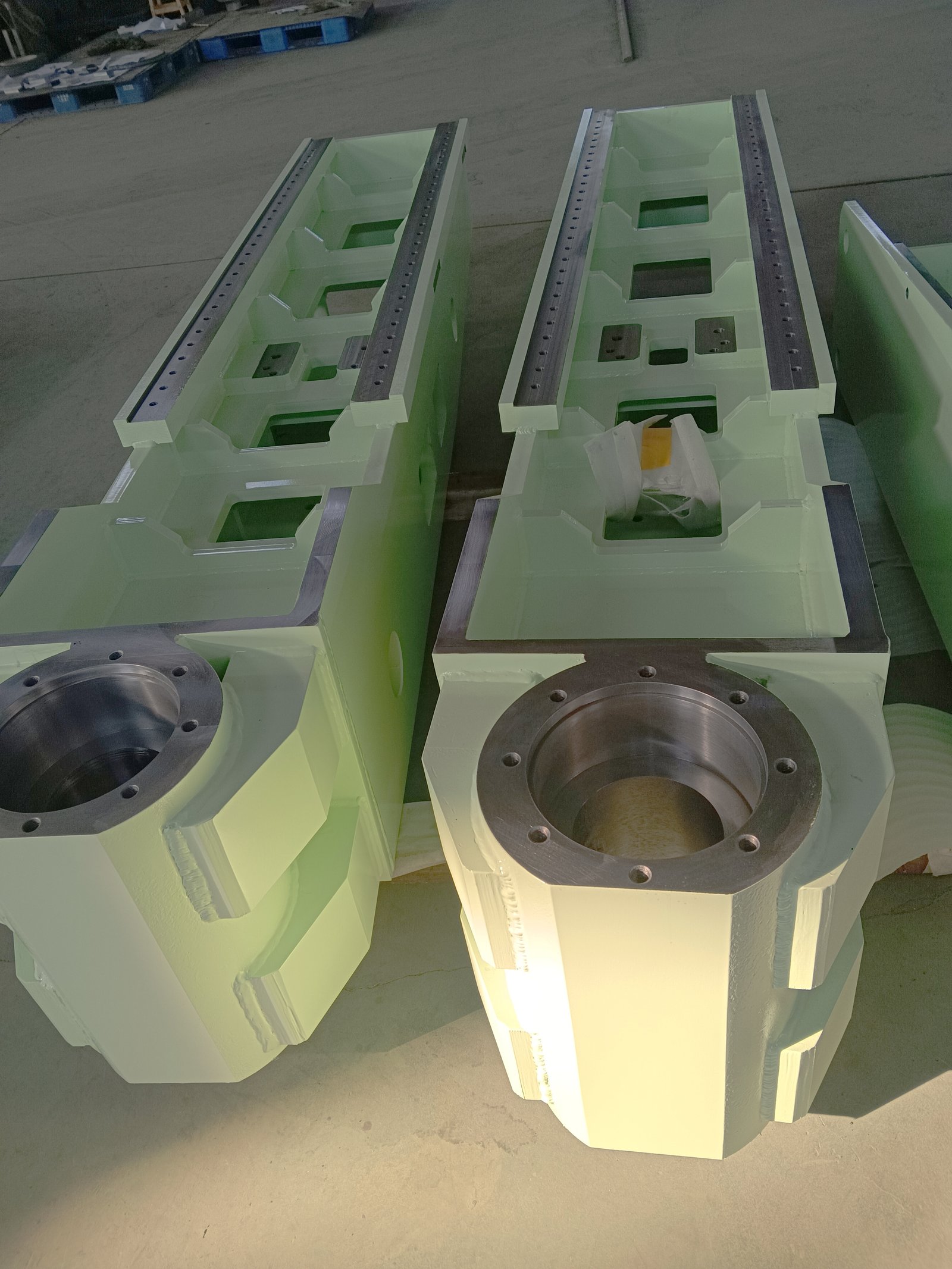 Custom cast iron base and lathe/grinder bed castin